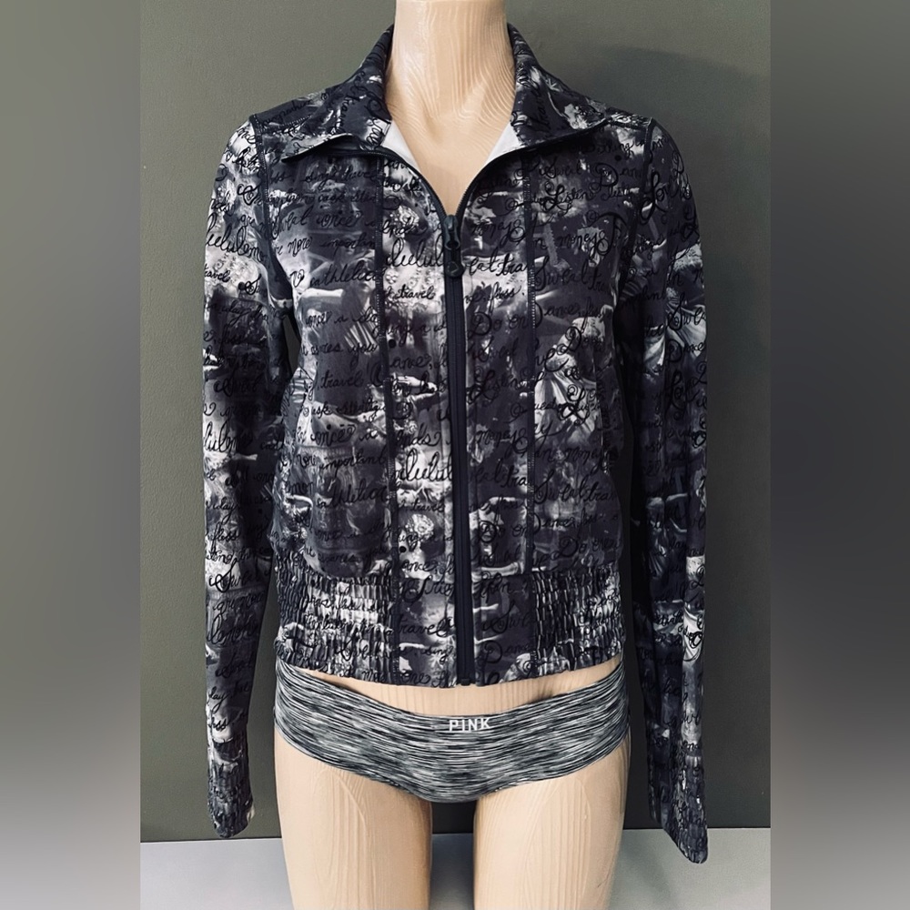 ⭐️ Host Pick ⭐️ Rare LULULEMON Da Bomber Jacket
Jacket Inky Manifesto